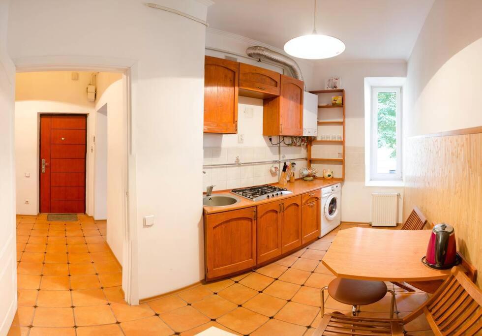 Парковка ! Квартира Поруч Госпіталю, Центр. Lviv Exteriör bild